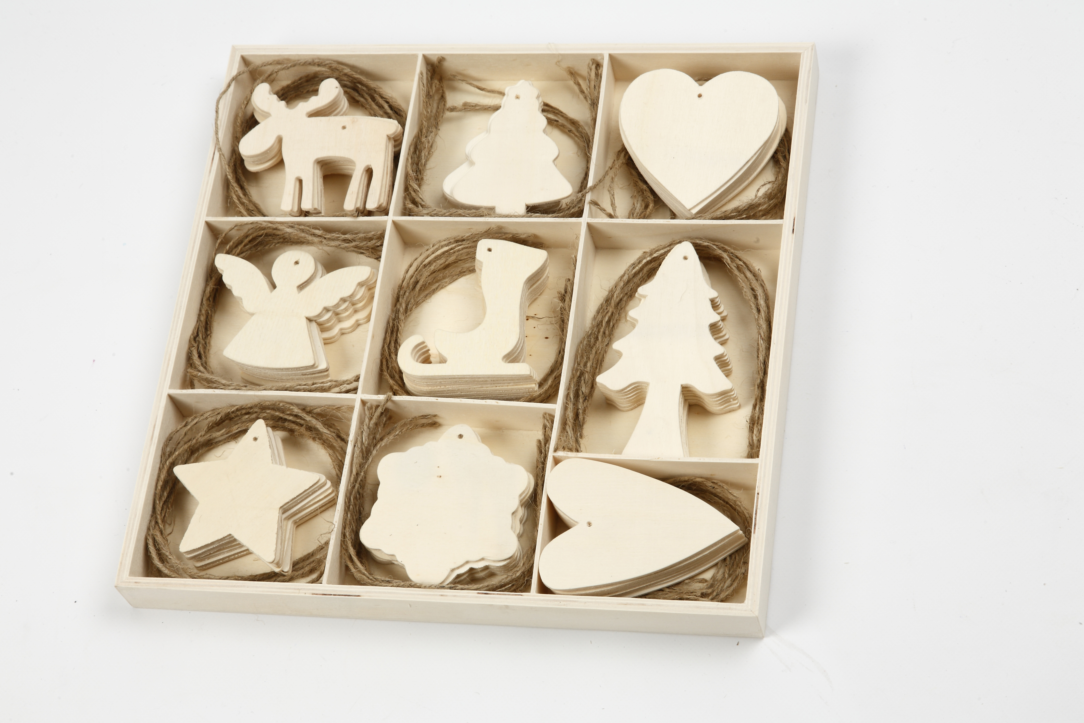 JÕULU TEEMALISED PUIDUST ORNAMENDID 7-8CM 72 TK