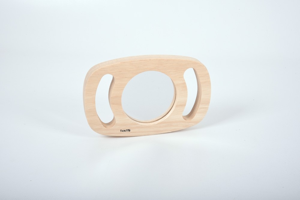 KAHE KÄEGA HOITAV PEEGEL